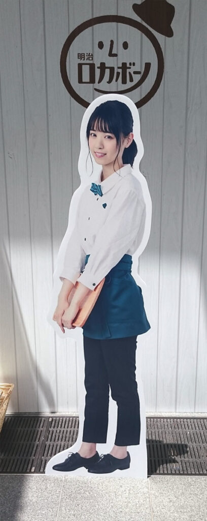 明治ロカボーノカフェ 六本木ヒルズ大屋根プラザ 試飲イベント 乃木坂46 等身大パネル 白石麻衣 高山一実 西野七瀬 会場風景 クリアファイル カフェオレ フルーツオレ